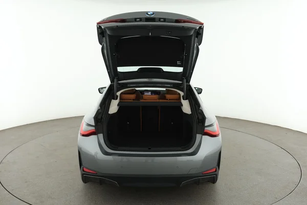 BMW i4 (2023) — foto 8 van 17