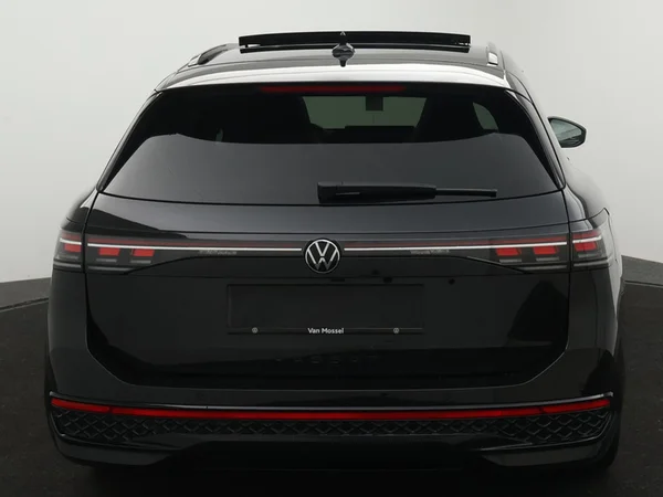 VOLKSWAGEN Passat SW (2024) — foto 24 van 32