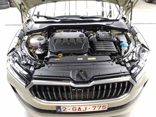 SKODA Superb Combi (2024) — foto 13 van 15