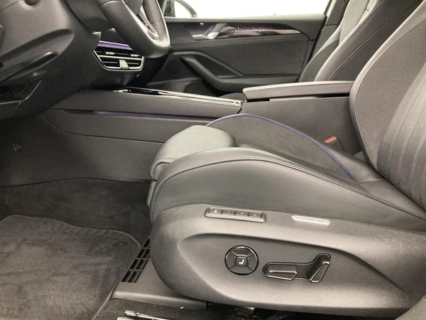 VOLKSWAGEN Passat SW (2024) — foto 25 van 36