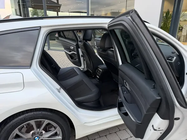 Bmw 318 (2021) — foto 14 van 26