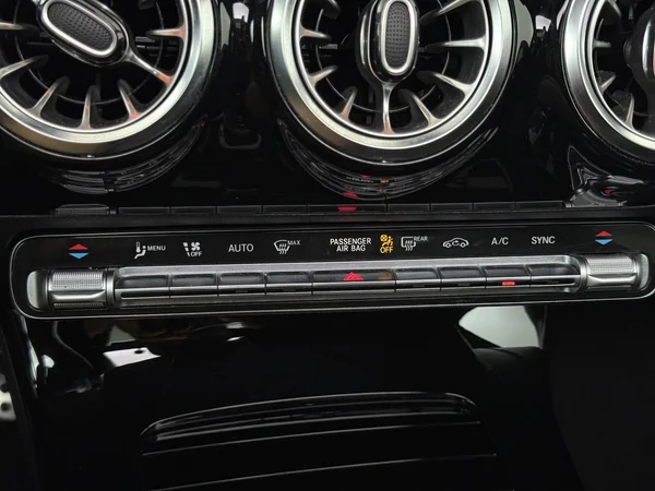 MERCEDES CLA 180 (2022) — foto 18 van 30