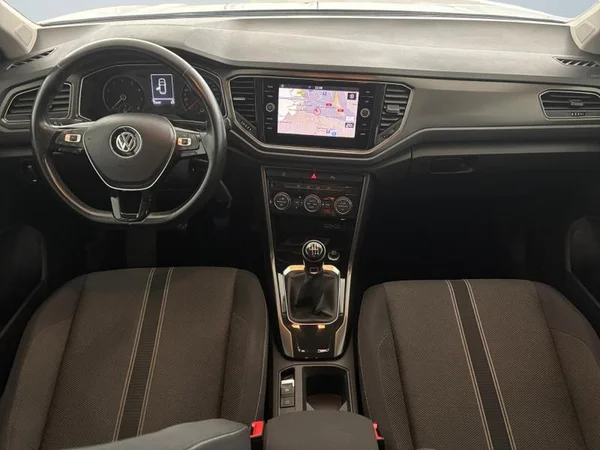 VOLKSWAGEN T-Roc (2018) — foto 4 van 17