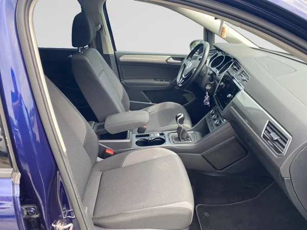 VOLKSWAGEN Touran (2022) — foto 8 van 19