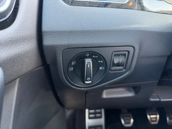 VOLKSWAGEN Golf Sportsvan (2017) — foto 7 van 20