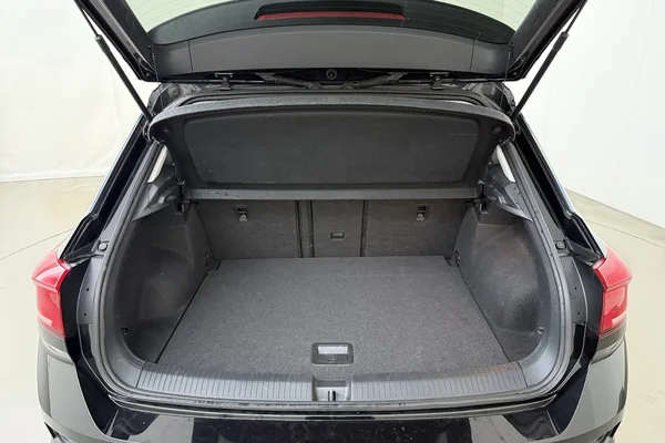 Volkswagen T-Roc (2019) — foto 17 van 21