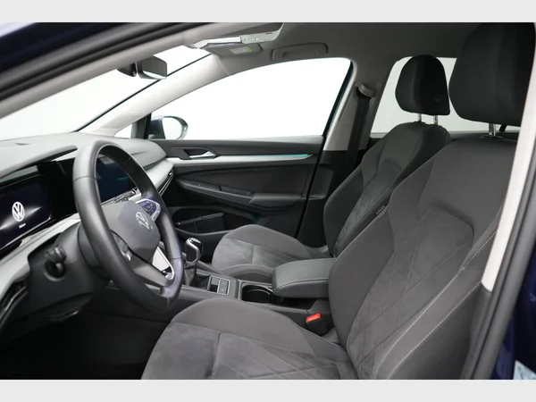 VOLKSWAGEN Golf VIII (2023) — foto 17 van 27