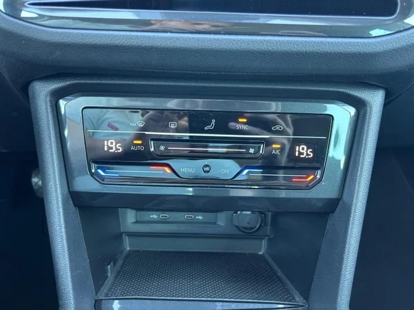 VOLKSWAGEN Tiguan Dsl (2022) — foto 13 van 31