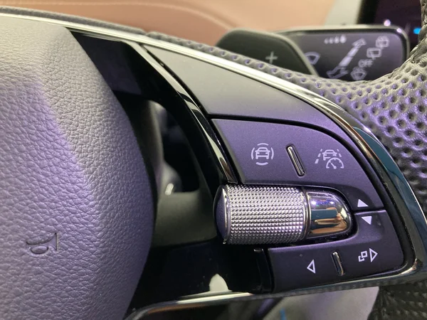 SKODA Enyaq (2023) — foto 3 van 30