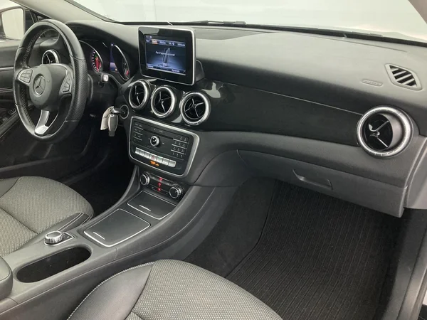 MERCEDES-BENZ CLA 200 (2019) — foto 18 van 36