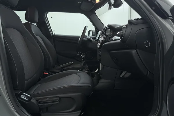 Mini Mini 5 Doors (F55 LCI II) (2021) — foto 14 van 16