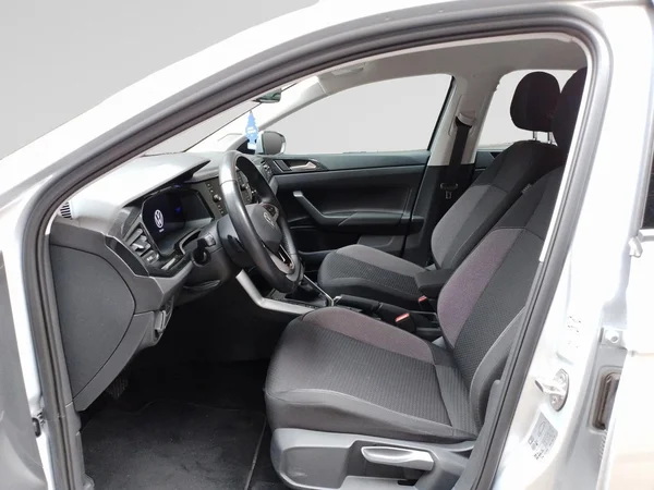 VOLKSWAGEN Polo (2024) — foto 2 van 22