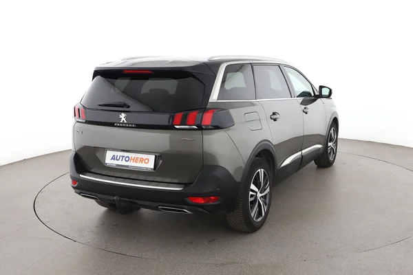 Peugeot 5008 (2020) — foto 12 van 16