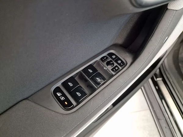 Polestar 2 (2023) — foto 4 van 17