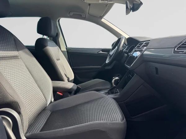 VOLKSWAGEN Tiguan (2022) — foto 6 van 21