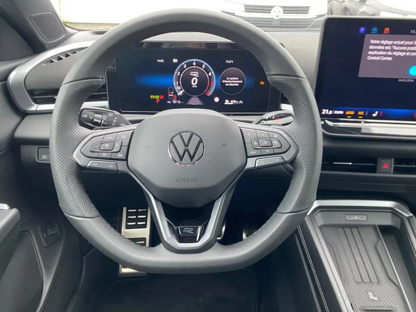 VOLKSWAGEN T-Roc (2025) — foto 8 van 18