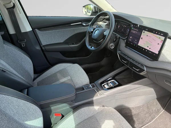 SKODA Octavia Combi (2024) — foto 13 van 22
