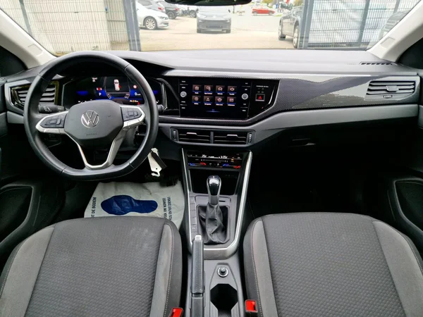 VOLKSWAGEN Polo (2023) — foto 13 van 26