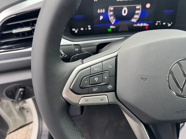 VOLKSWAGEN T-Roc (2026) — foto 6 van 24