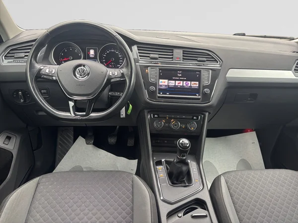 VOLKSWAGEN Tiguan (2016) — foto 3 van 18