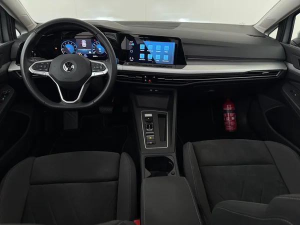 VOLKSWAGEN Golf (2021) — foto 30 van 30