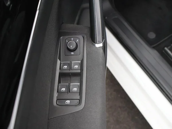 VOLKSWAGEN Touran (2022) — foto 14 van 29