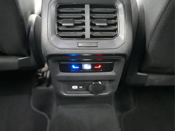 VOLKSWAGEN Tiguan Allspace (2022) — foto 16 van 43
