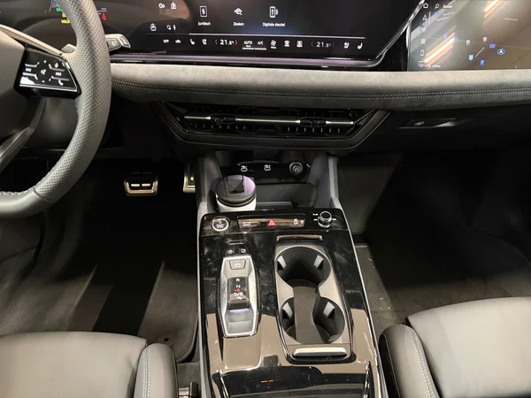 AUDI A6 Avant e-tron (2025) — foto 7 van 24