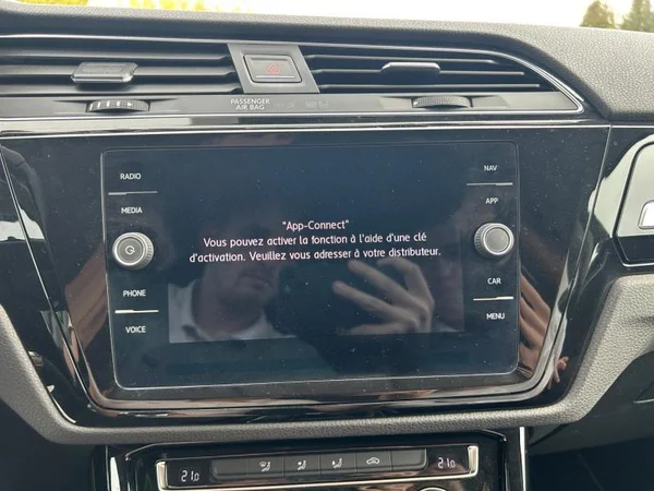 VOLKSWAGEN Touran (2020) — foto 11 van 33