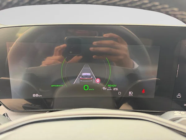 AUDI Q6 e-tron (2025) — foto 6 van 20