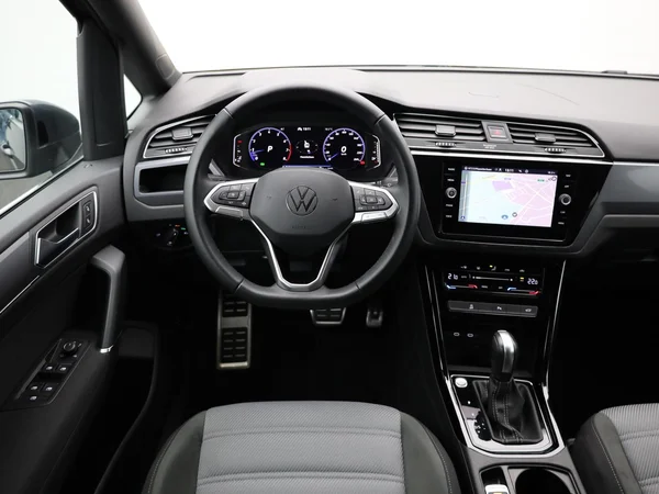 VOLKSWAGEN Touran (2023) — foto 7 van 22