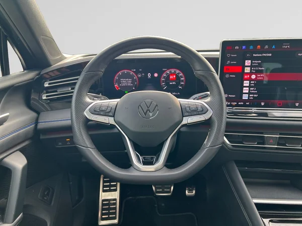VOLKSWAGEN Tiguan (2025) — foto 15 van 17