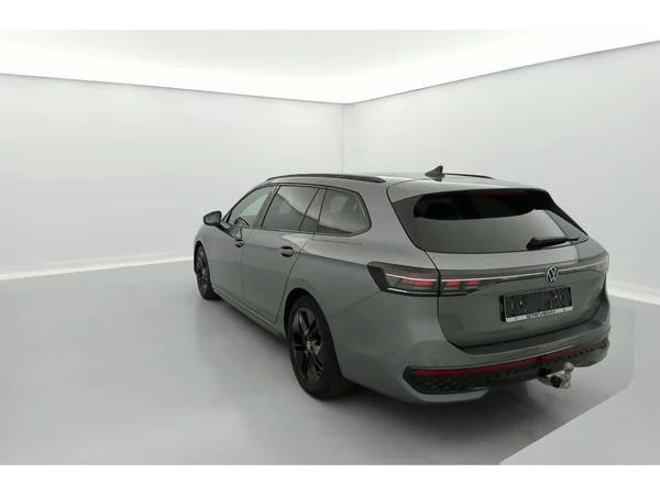 VOLKSWAGEN Passat SW (2024) — foto 32 van 36