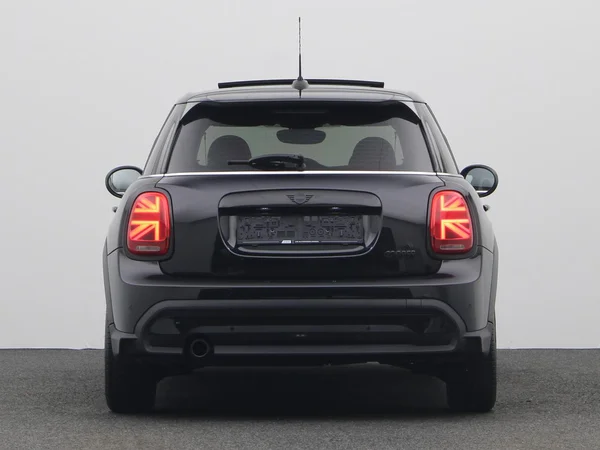 MINI Mini 5 Doors (F55 LCI II) (2022) — foto 18 van 21