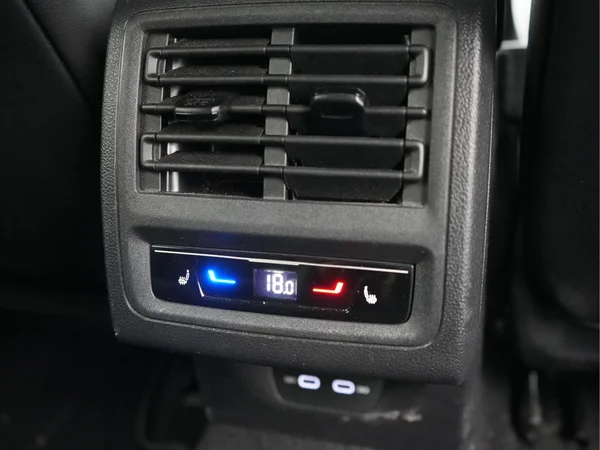 VOLKSWAGEN Golf VIII (2022) — foto 24 van 31