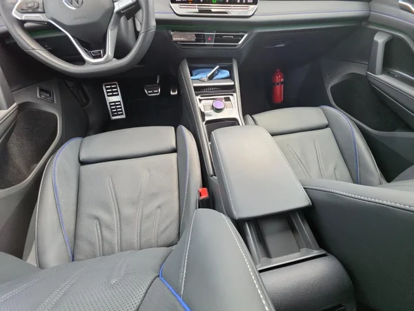 VOLKSWAGEN Tiguan eHybrid (PHEV) (2026) — foto 3 van 24