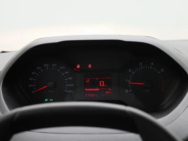 Peugeot Partner (2021) — foto 2 van 37