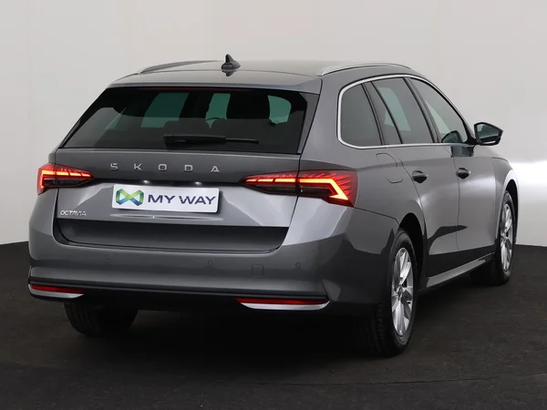 SKODA Octavia Combi (2024) — foto 12 van 19