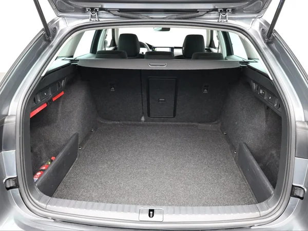 SKODA Octavia Combi (2024) — foto 2 van 20