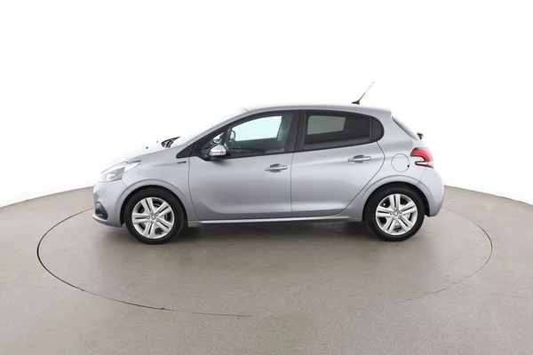 Peugeot 208 (2019) — foto 9 van 16