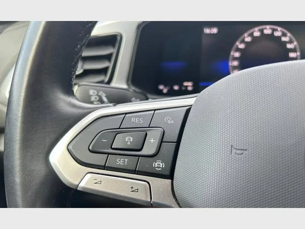 Volkswagen T-Roc (2022) — foto 15 van 29