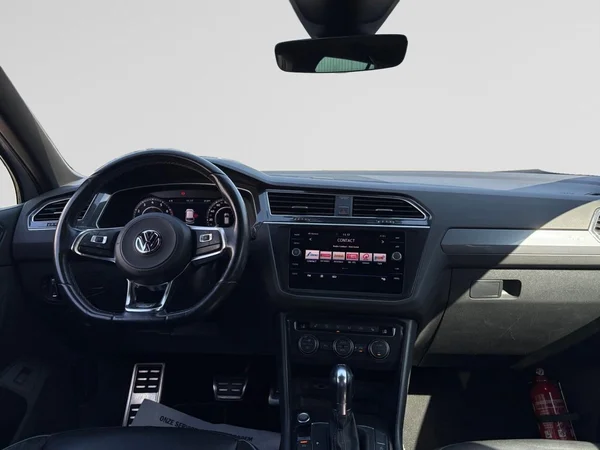 VOLKSWAGEN Tiguan (2018) — foto 19 van 20