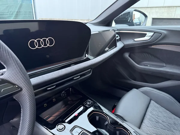 AUDI A5 Avant e-hybrid (PHEV) (2025) — foto 8 van 24