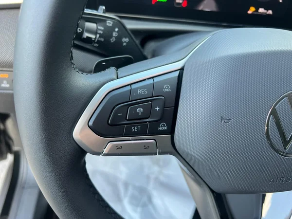 VOLKSWAGEN T-Roc (2025) — foto 4 van 24