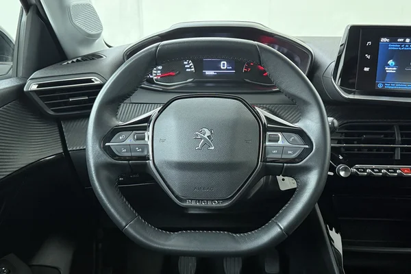 Peugeot 208 (2022) — foto 2 van 18