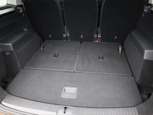 VOLKSWAGEN Touran (2017) — foto 3 van 23