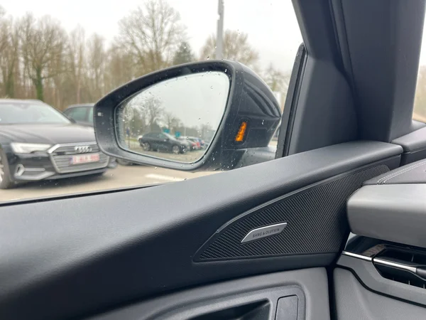 AUDI Q6 e-tron (2025) — foto 4 van 24
