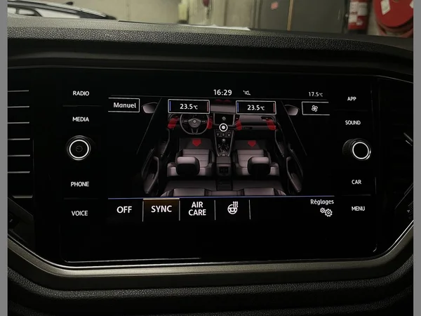 VOLKSWAGEN T-Roc (2020) — foto 8 van 20