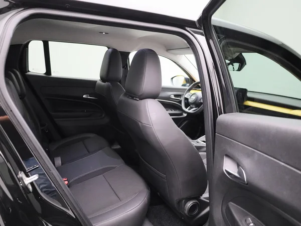 Jeep Avenger (2023) — foto 35 van 43