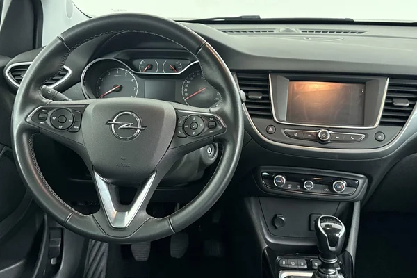 Opel Crossland (2023) — foto 2 van 25